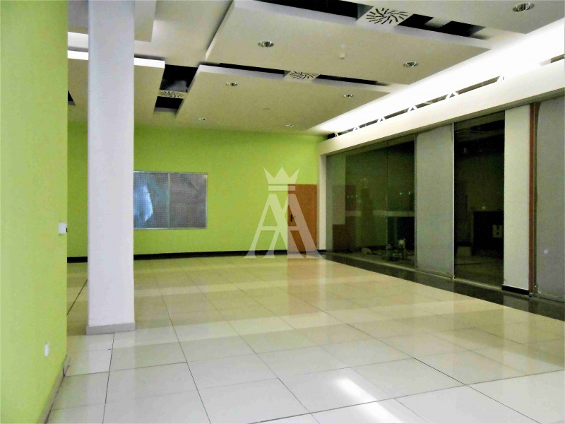 Obchodné priestory, na frekventovanom mieste, 250 m2