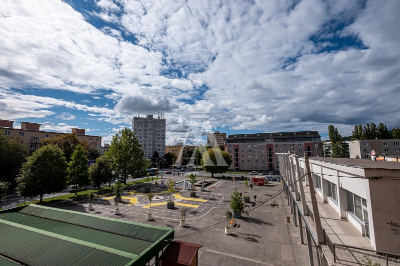 murované jadro, plastové okná, pivnica, rekonštruovaný bytový dom