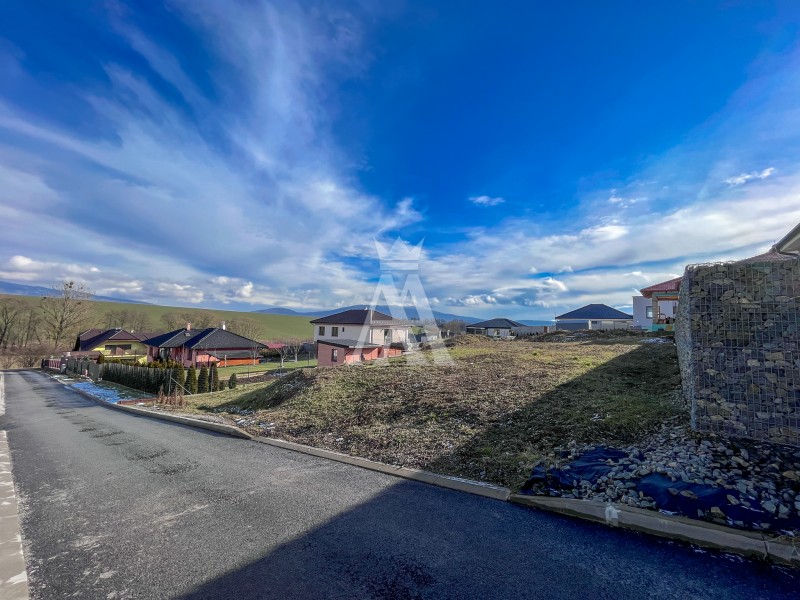 500 m2, siete pred pozemkom, voda, kanalizácia, eli
