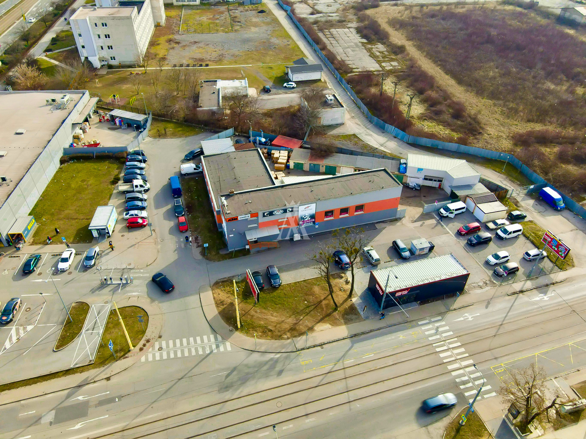 pozemok 1500 m2, úžitková plocha 600 m2
