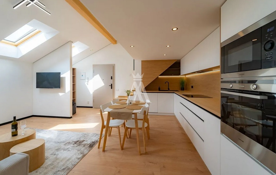3 izbový zariadený podkrovný mezonet, 86 m2