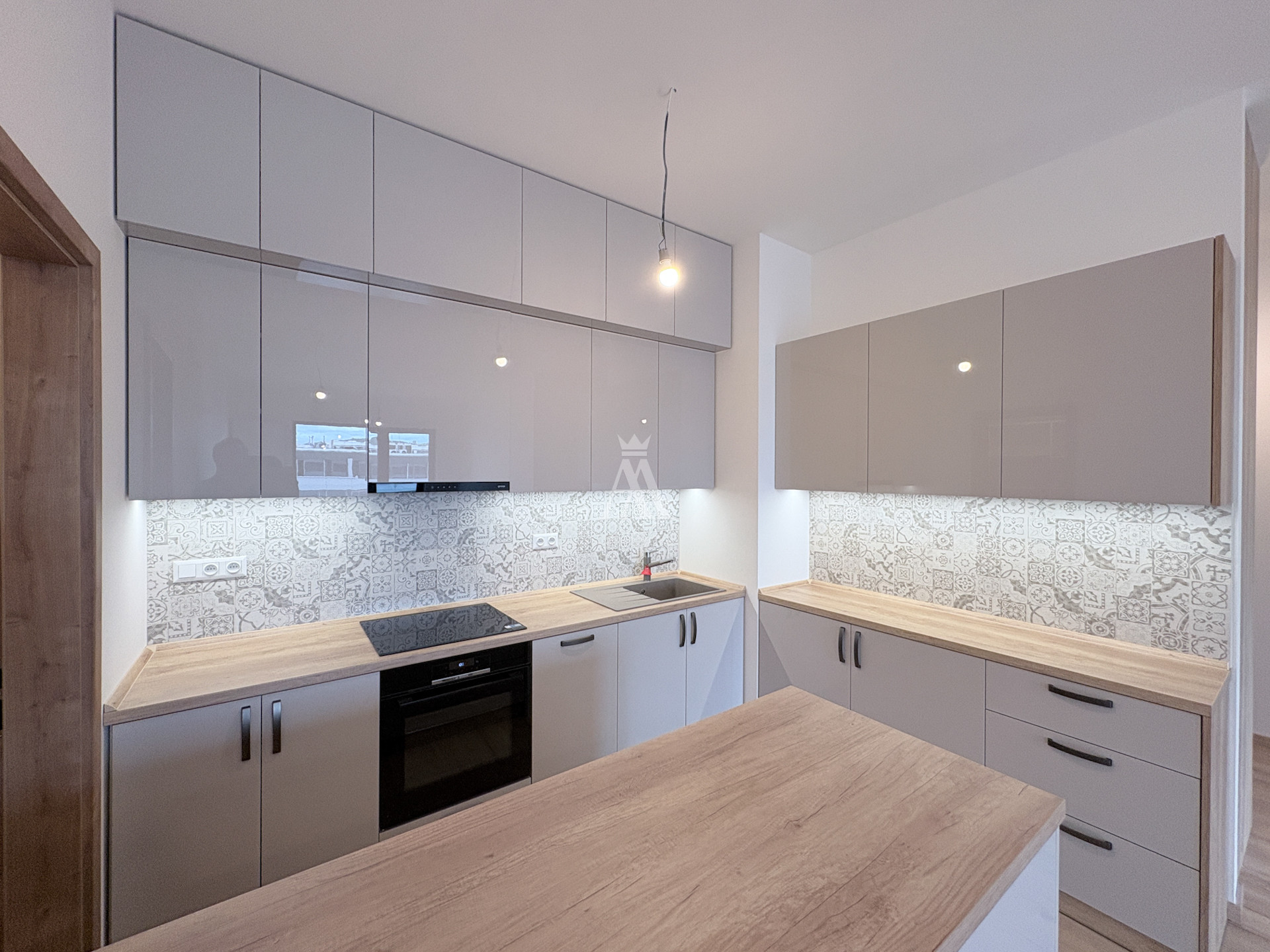 2 IZBOVÝ APARTMÁN V CASSOVARE, ŽRIEDLOVÁ, KOŠICE STARÉ MESTO