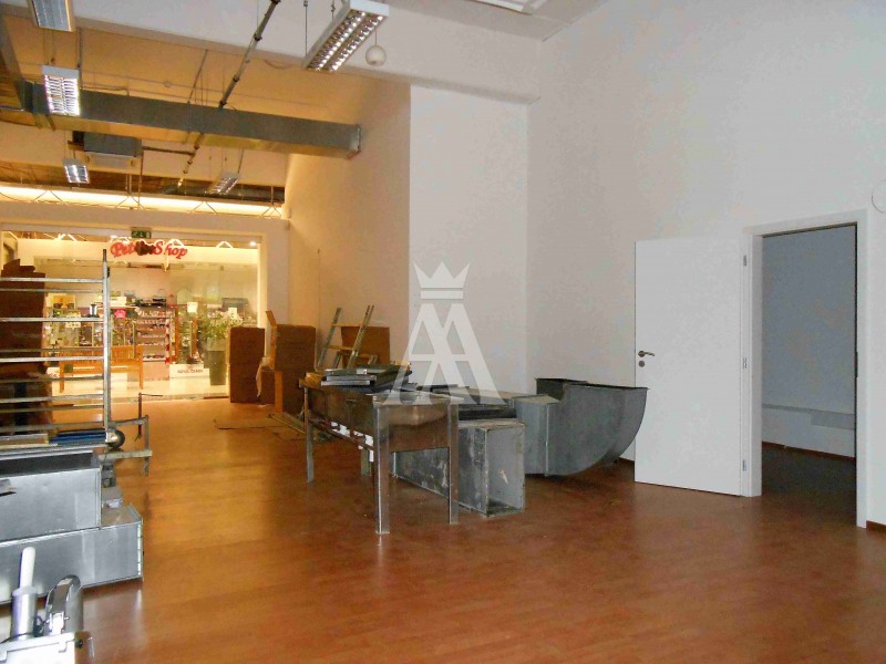 Obchodné priestory, na frekventovanom mieste, 93 m2