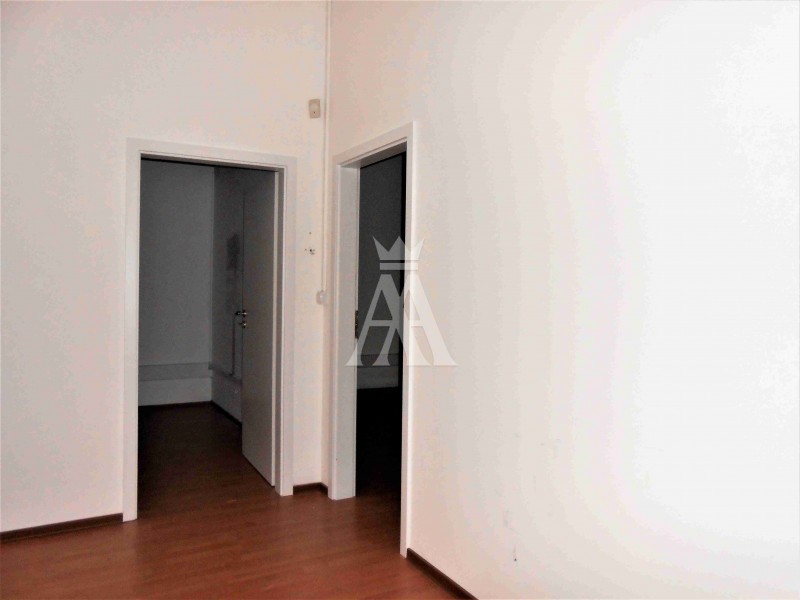 Obchodné priestory, na frekventovanom mieste, 93 m2