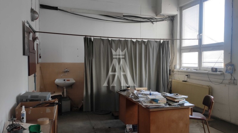 Výrobné, skladové priestory, 250 m2.