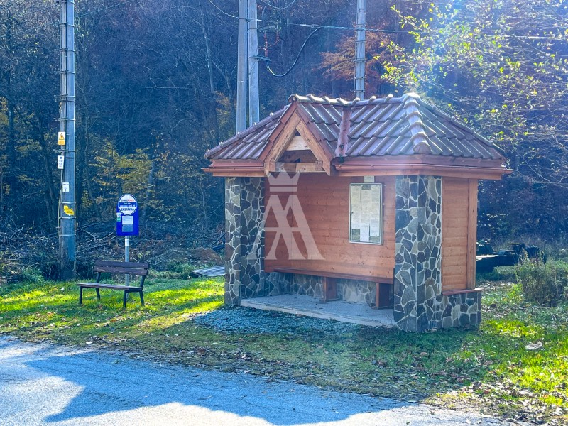 ELE. prípojka, voda a kanalizácia pred pozemkom