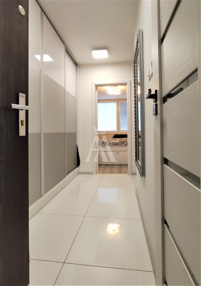 Kompletná rekonštrukcia, klimatizácia, zariadený, 42 m2.