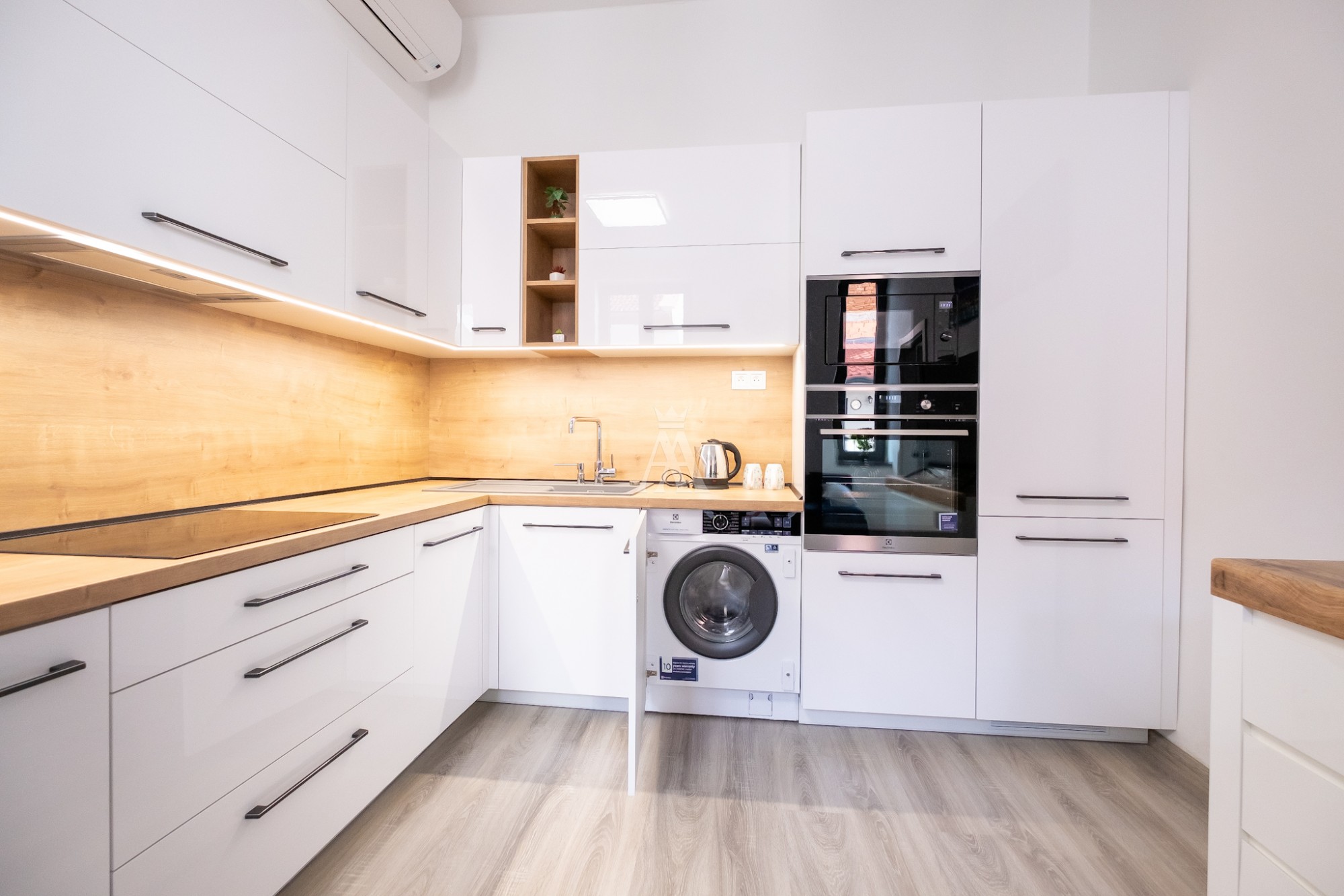 62 m2, kompletne zariadený, klimatizovaný