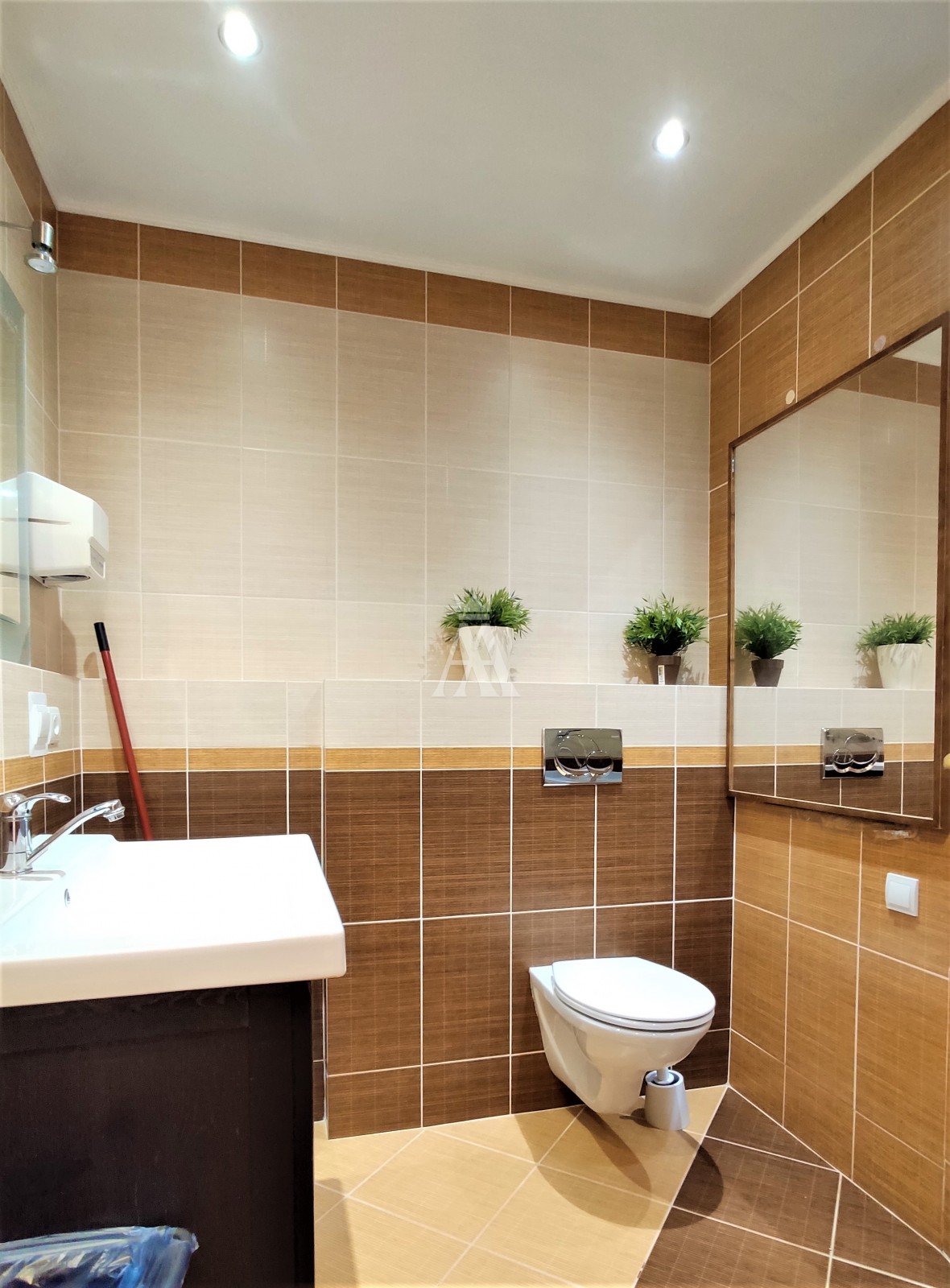 Zariadený byt pri Auparku, s lodžiou, 38 m2, voľný.