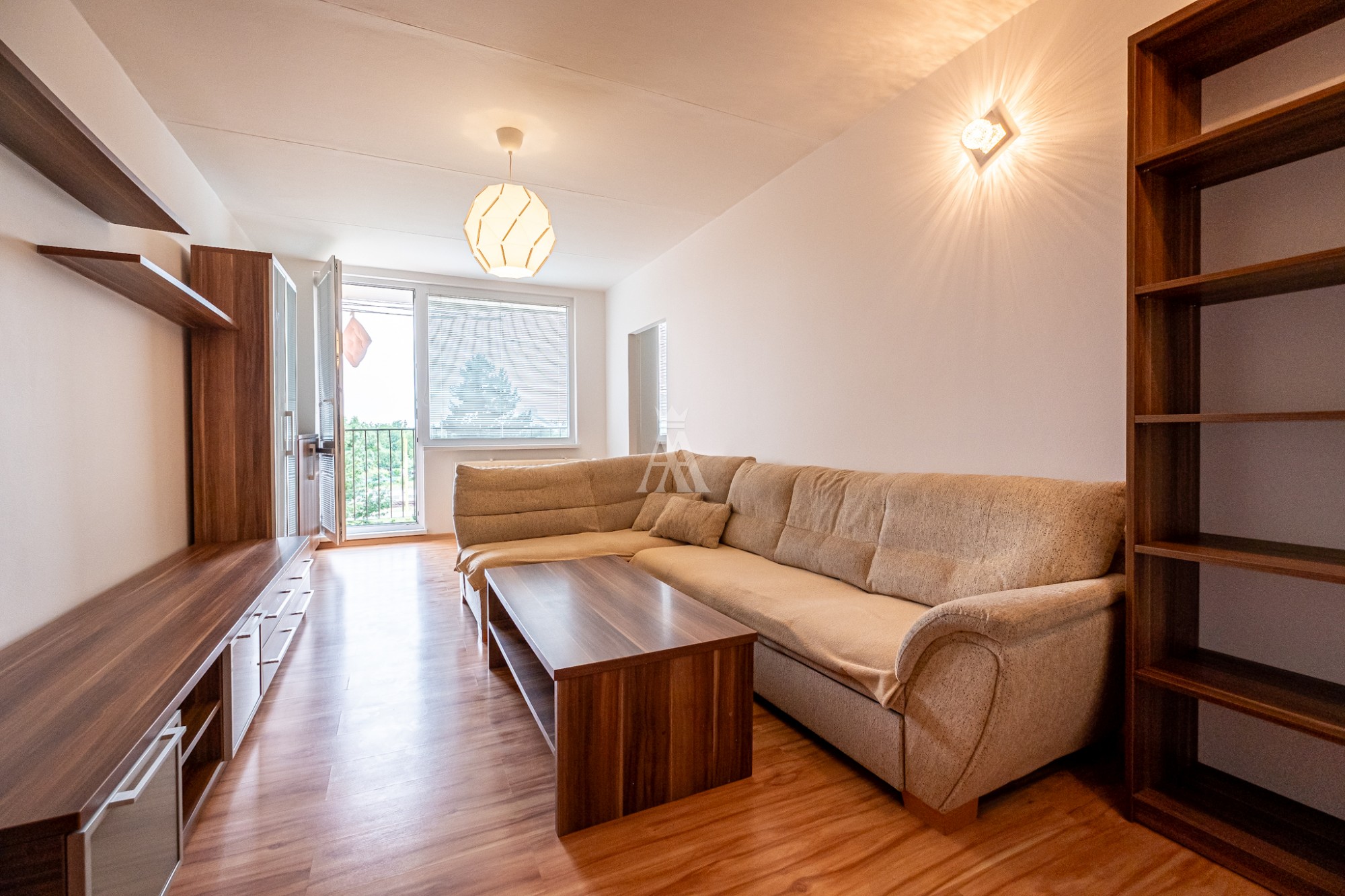 rekonštrukcia, predaj vrátane zariadenia, 6m loggia, pivnica + kumbál pred vstupom do bytu