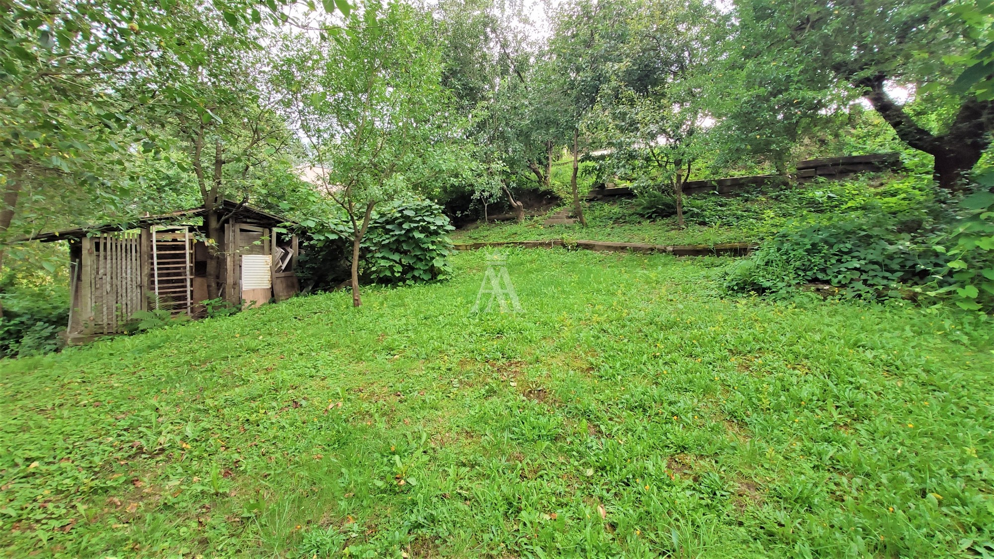 Záhrada v dosahu MHD, rozloha 385 m2