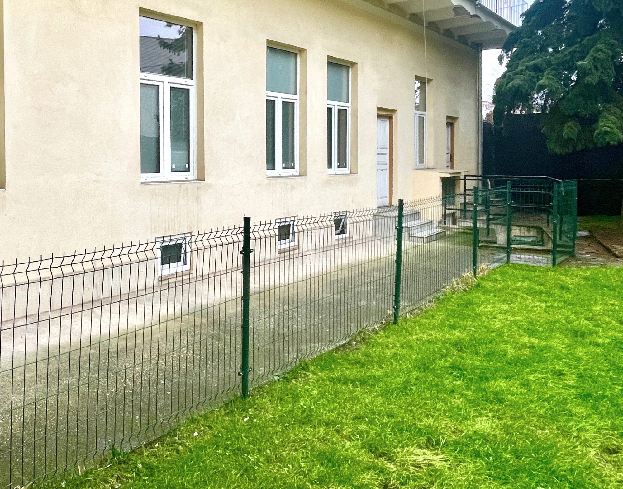 Štyri miestnosti so sociálnym zariadením a skladom po rekonštrukcii