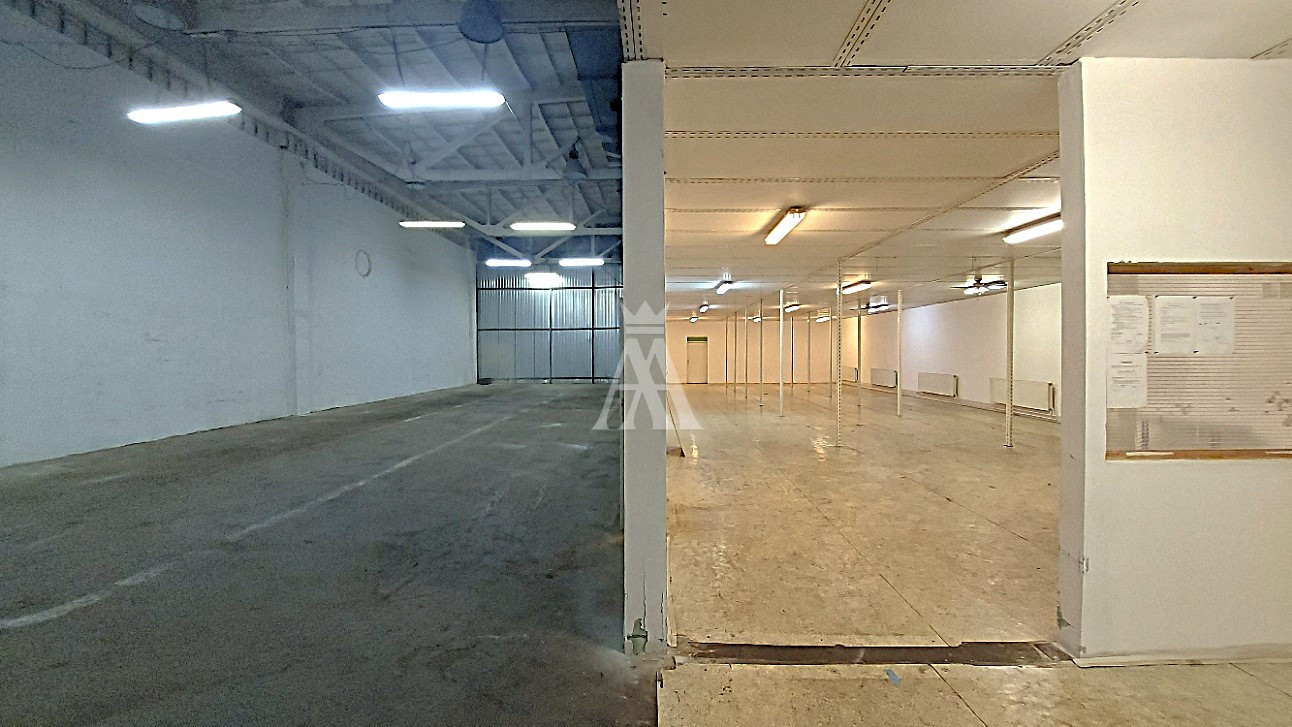 Skladovacie a obchodné priestory o výmere 440 m2