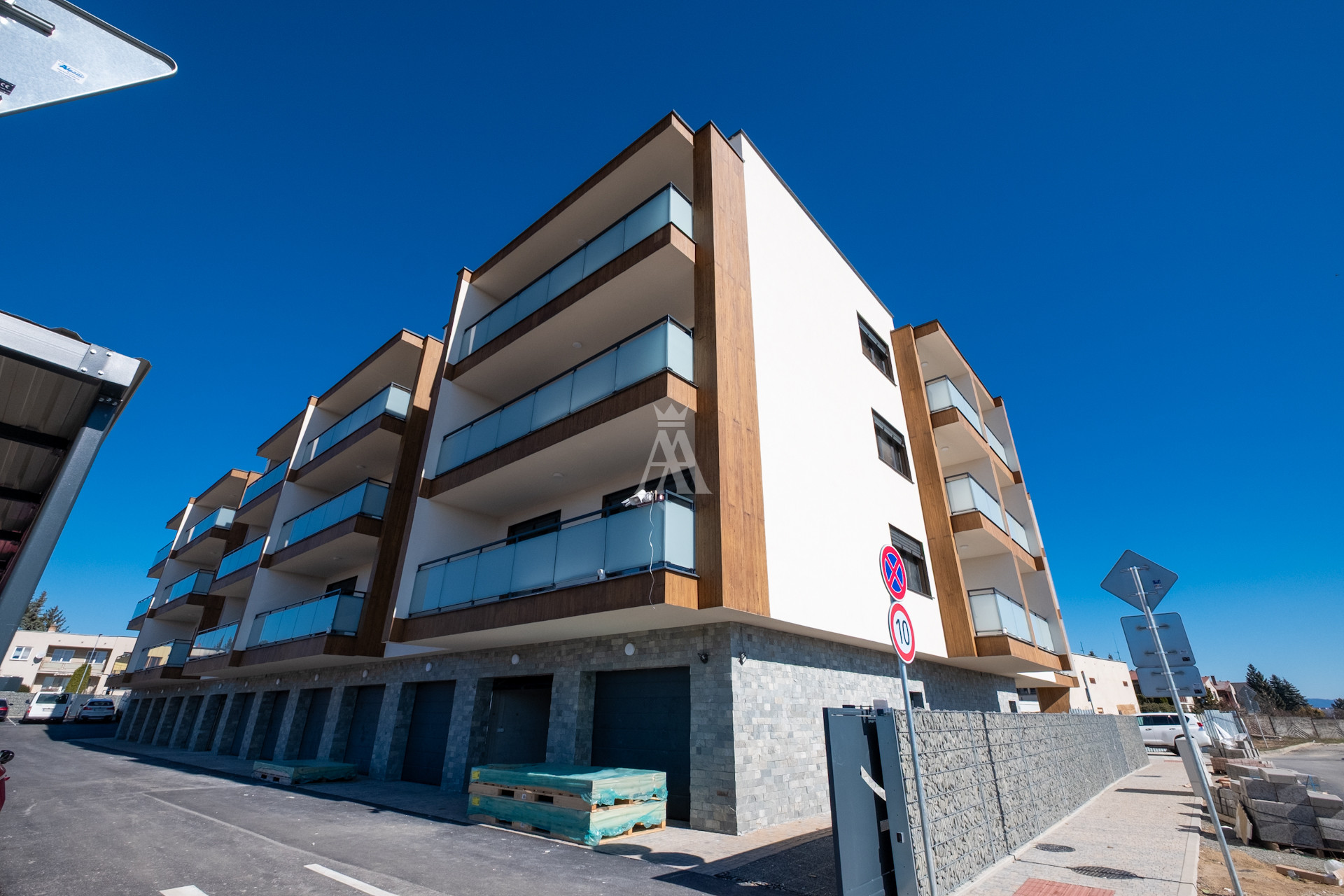 NOVOSTAVBA NA KONCI SLEPEJ ULICE PRI CENTRE VOĽNÉHO ČASU