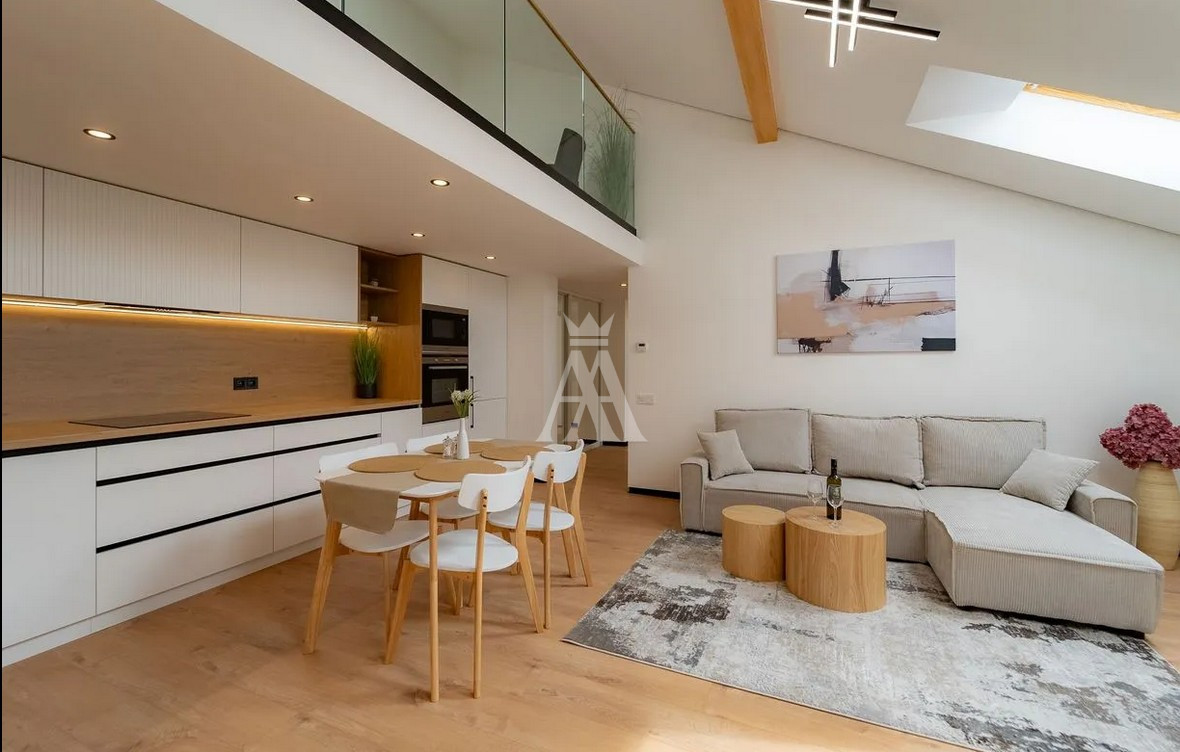 3 izbový zariadený podkrovný mezonet, 86 m2